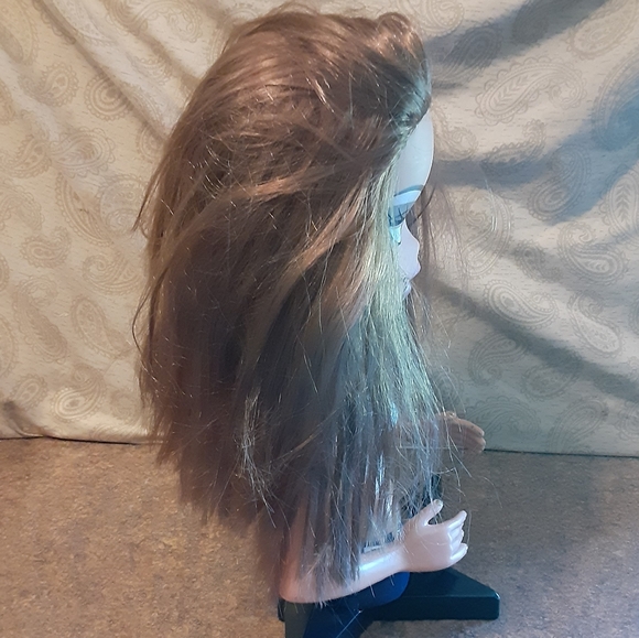 MGA Entertainment Oversized Yasmin Bratz Statue Figure. - Picture 2 of 7